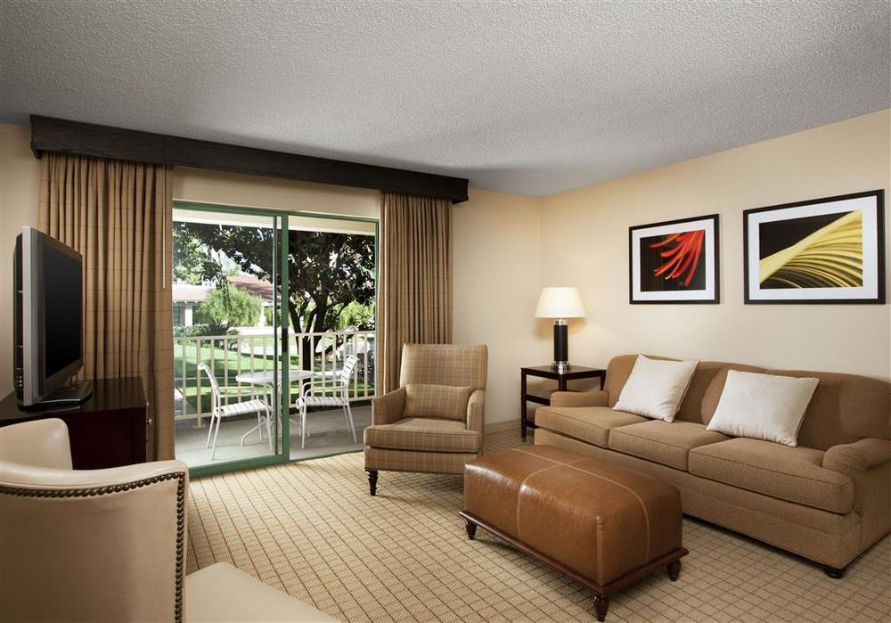 Sheraton San Jose Milpitas Room photo